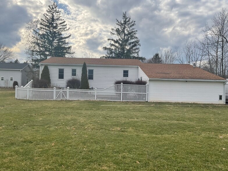 Back of house - 3661 E Lake Rd