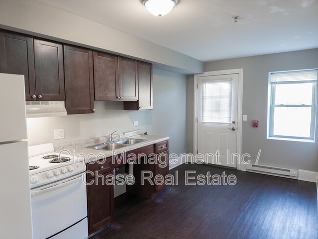 Building Photo - 123 N Hickory St