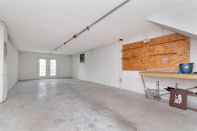 Building Photo - 320 Island Way