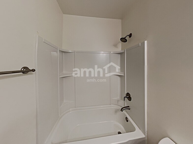 Building Photo - 2133 Leafmore Ct SE