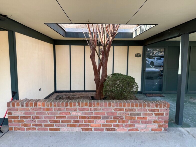 Building Photo - 130 Fairway Ave