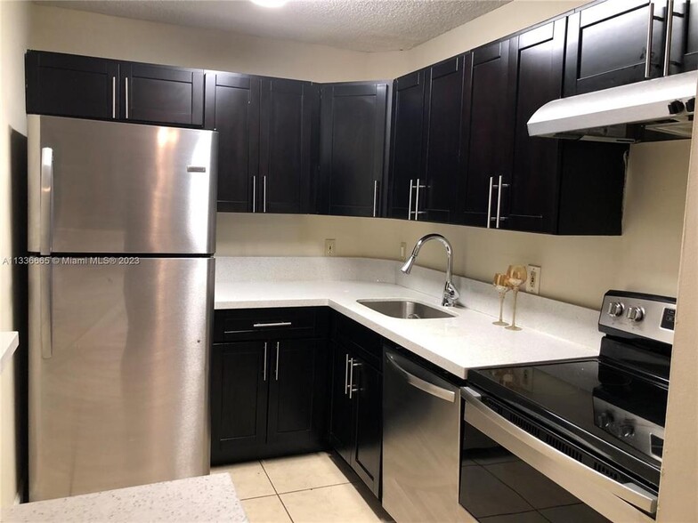 Primary Photo - 10757 Cleary Blvd