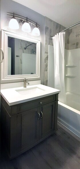 Building Photo - 207 14th Ave. NE