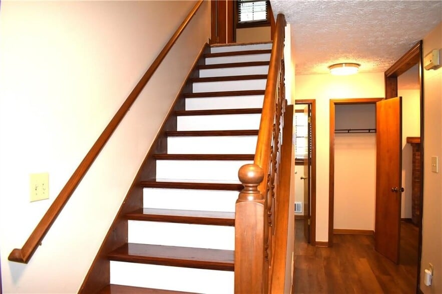 Building Photo - 2264 Post Oak Dr