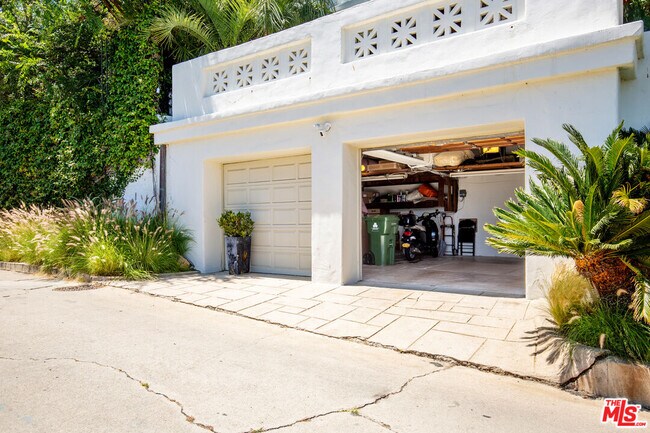 Building Photo - 2249 Mountain Oak Dr