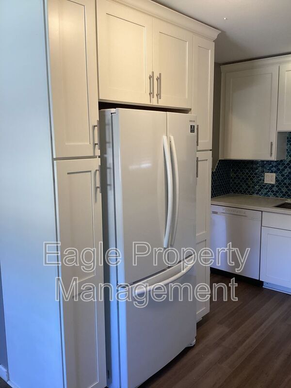 Building Photo - 1336 School St