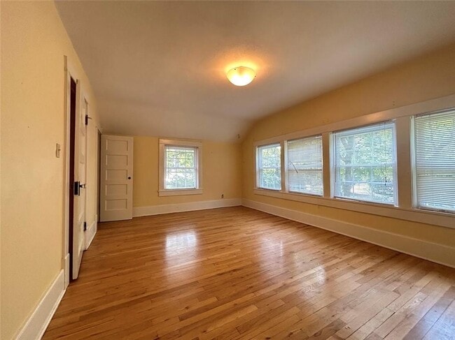 Building Photo - 1055 Pollard Ave