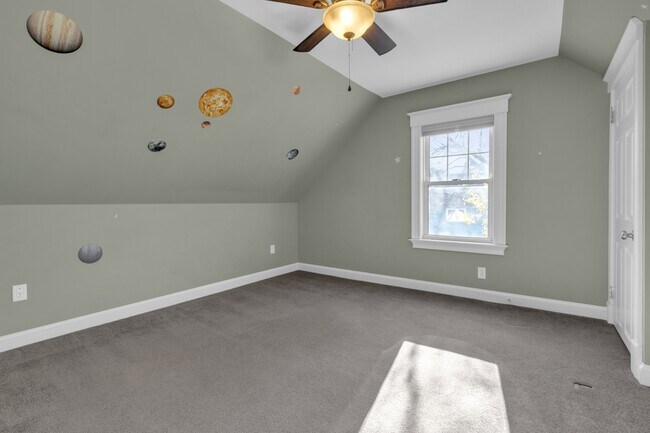 Building Photo - 2 Bellevue Ave