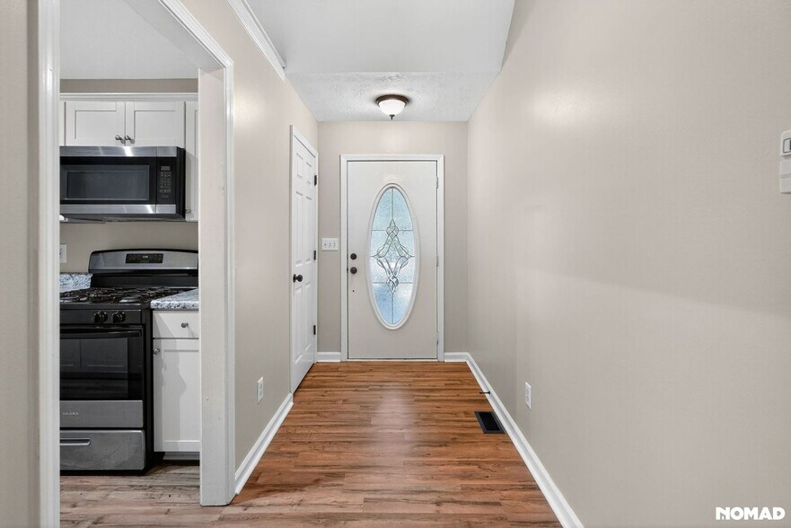 Building Photo - 198 Lakeview Dr