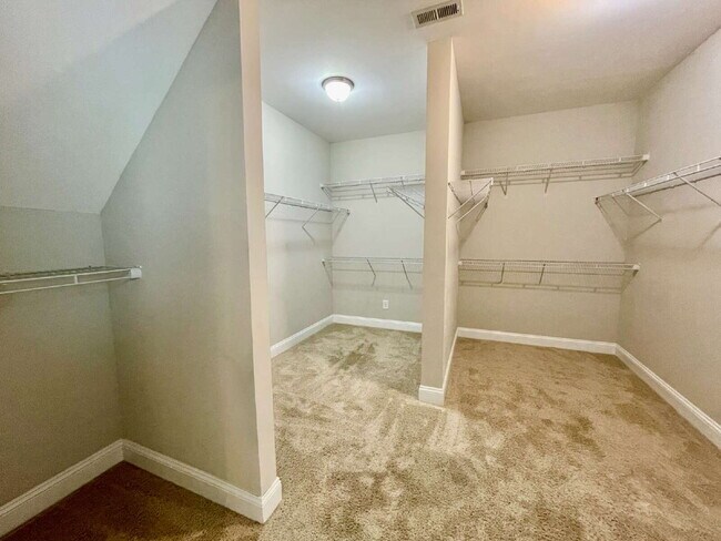 Building Photo - Beautiful 2 Story Home In Bridgeport North...