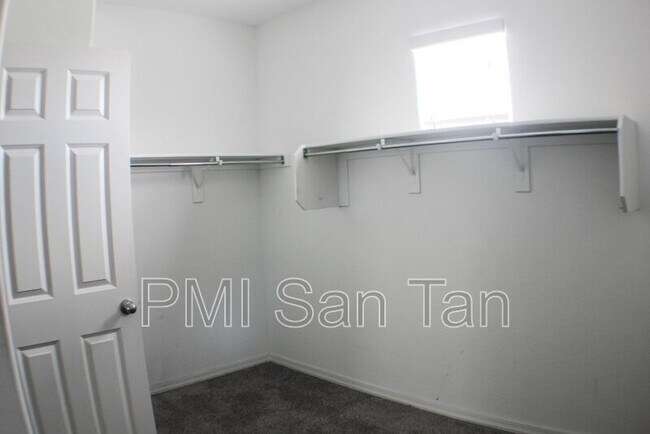 Building Photo - 4754 E Olive Ave