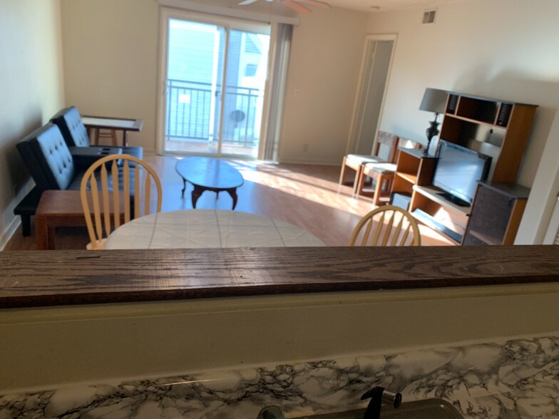 Building Photo - 1390 Hunters Rd