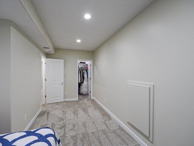 Building Photo - Beautiful House in Excellent Daybreak Loca...