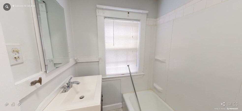 Building Photo - 40 Gibson St