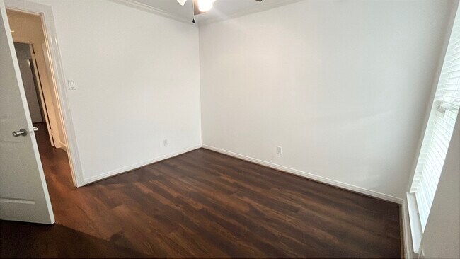 Building Photo - 11126 Hanning Ln