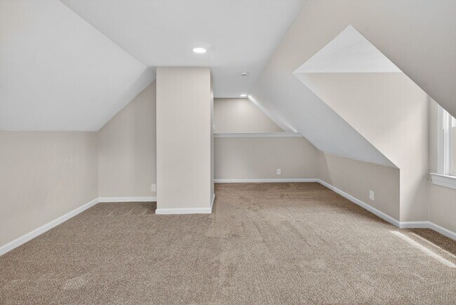 Building Photo - 816 Martin Ave