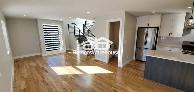 Building Photo - Beautiful 2 bed 2.5 bath Townhome Availabl...