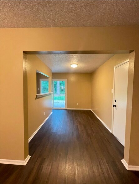 Building Photo - 15905 Waycross Dr