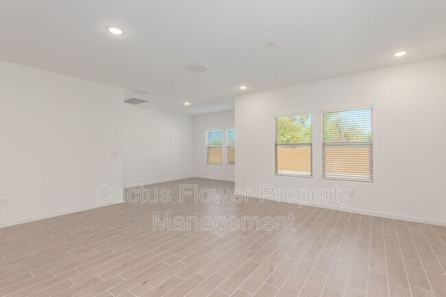 Building Photo - 3044 W Bent Tree Dr