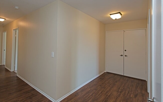 Building Photo - Beautiful 3 Bedroom Carlsbad Home!