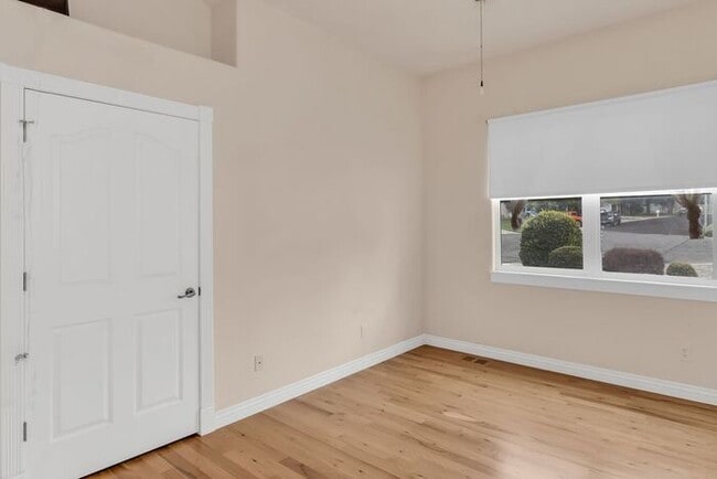 Building Photo - Beautiful and Spacious 4Bd 3.5Bath Home in...