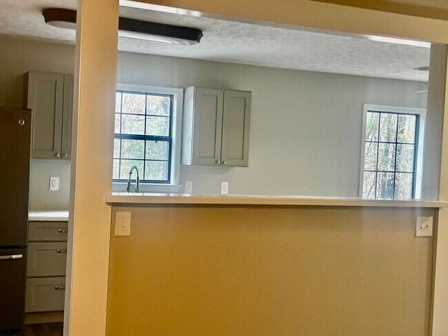 Building Photo - 95 Oakwood Dr