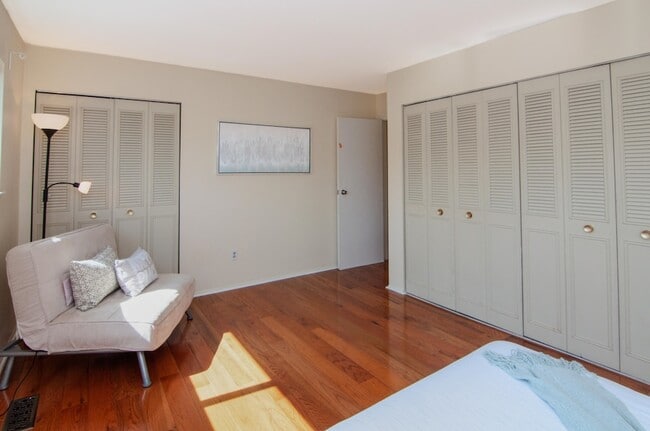 Building Photo - 609 Watersedge Dr