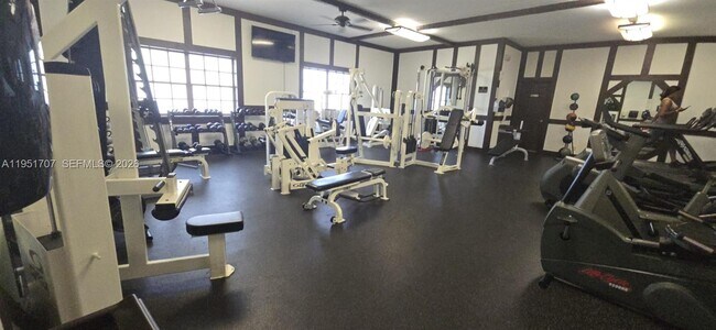 Building Photo - 3680 Inverrary Dr