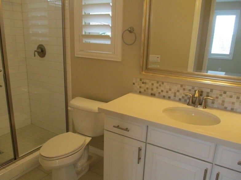 Building Photo - 12 Farra