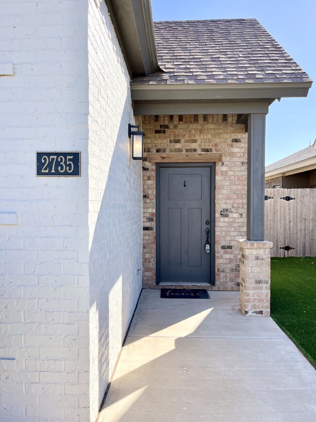 Building Photo - Beautiful Townhome in Viridian!