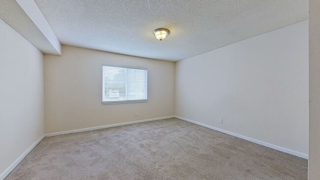 Building Photo - MOVE IN SPECIAL $500 OFF FIRST MONTH'S REN...