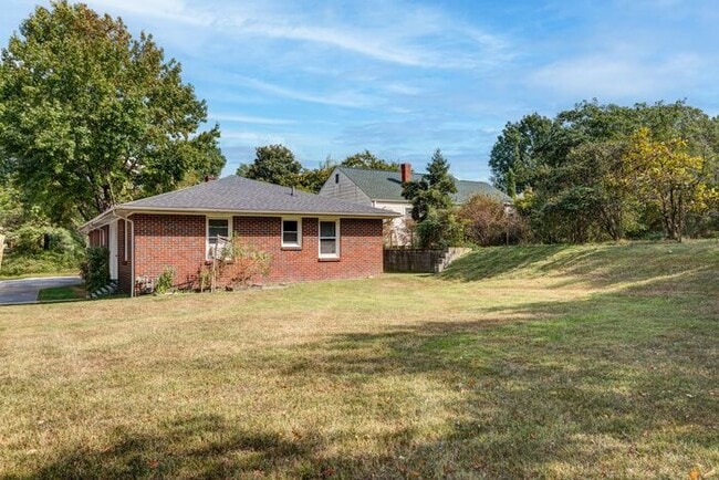 Building Photo - UNCG Area - Brick Duplex - Walk to Class!