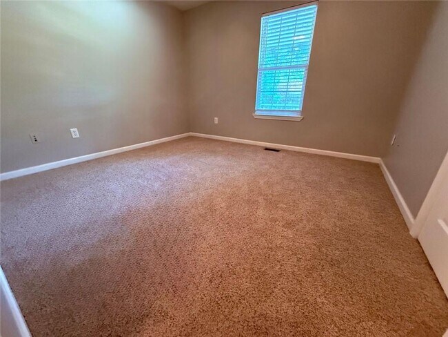 Building Photo - 6330 Oak View Dr