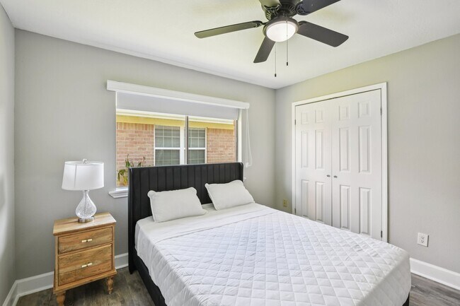 Building Photo - 15642 Pagehurst Dr