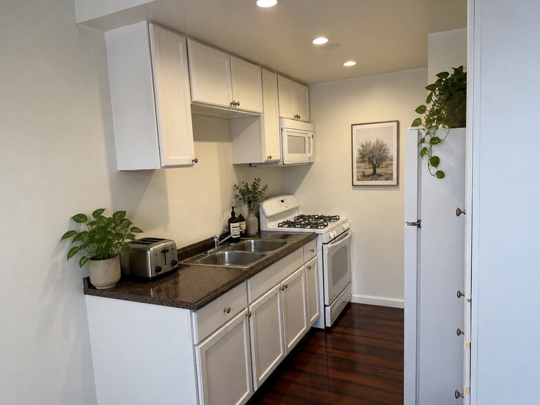 Building Photo - 3538 Keystone Av