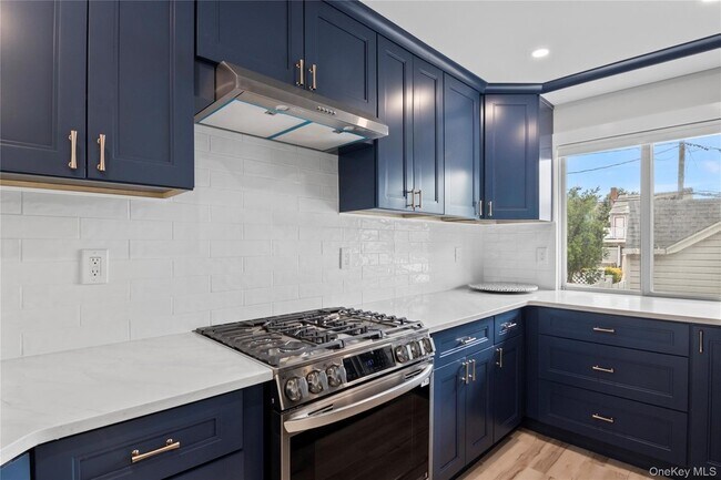 Building Photo - 19 Pine Ln