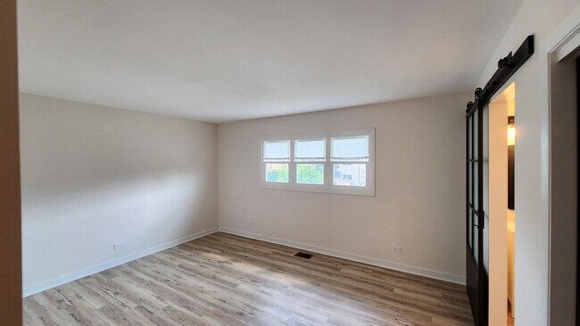 Building Photo - 7749 Lyman Ave