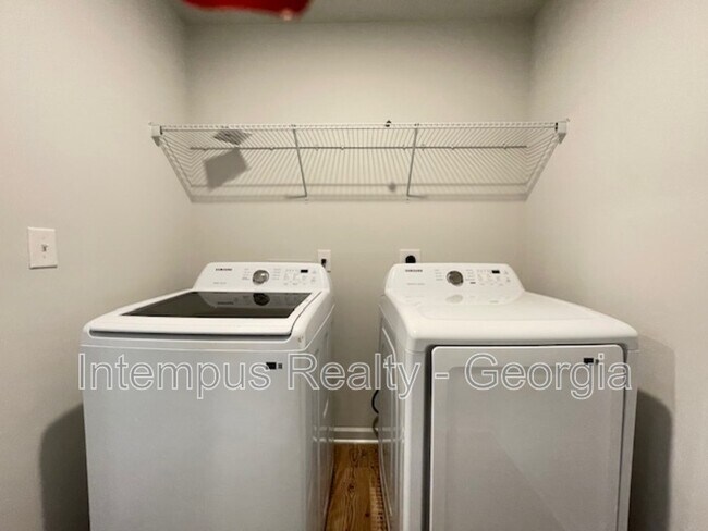 Building Photo - 693 Summerwood Ln