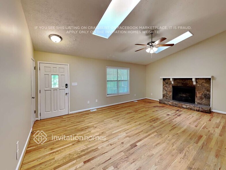 Building Photo - 264 Park Ave E