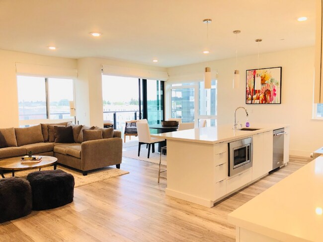Building Photo - 3578 Rambla Pl