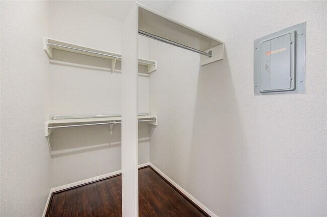 Building Photo - 726 Bering Dr