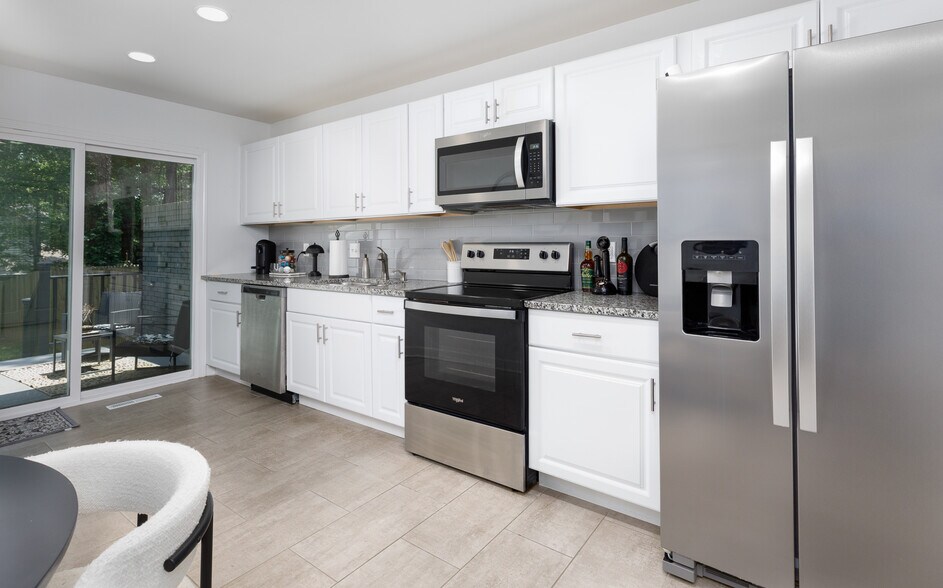 Building Photo - 3104 Erskine Dr