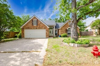 Building Photo - 2106 Heather Dr