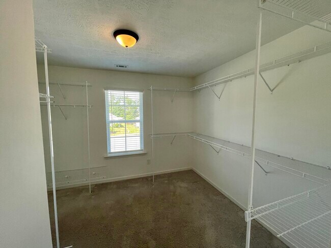 Building Photo - 634 Jensen Ln
