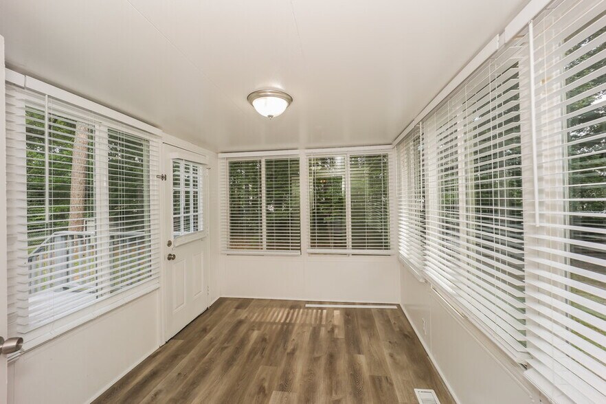 Building Photo - 1604 Carriage Hills Dr