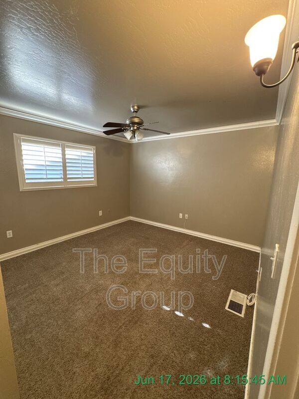 Building Photo - 2601 S Kloth Dr