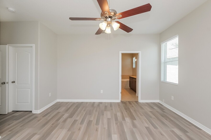 Building Photo - 1309 Oak Pond St