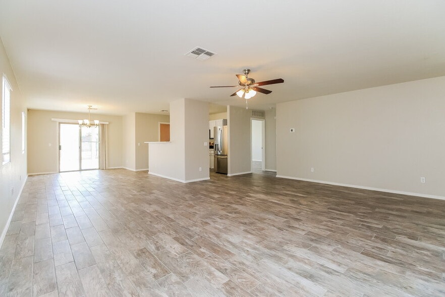 Building Photo - 30617 N Desert Star Dr