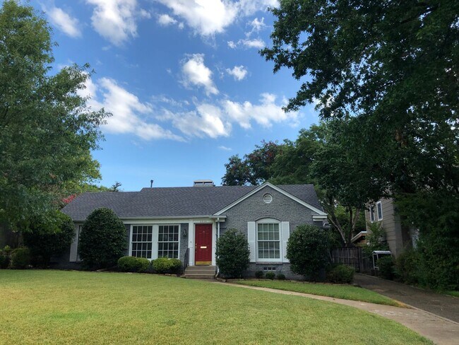 Primary Photo - AVAILABLE NOW --3 BEDROOM 2 BATH HOME IN T...