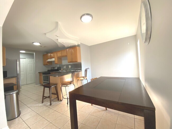 Building Photo - 5815 N Spaulding Ave